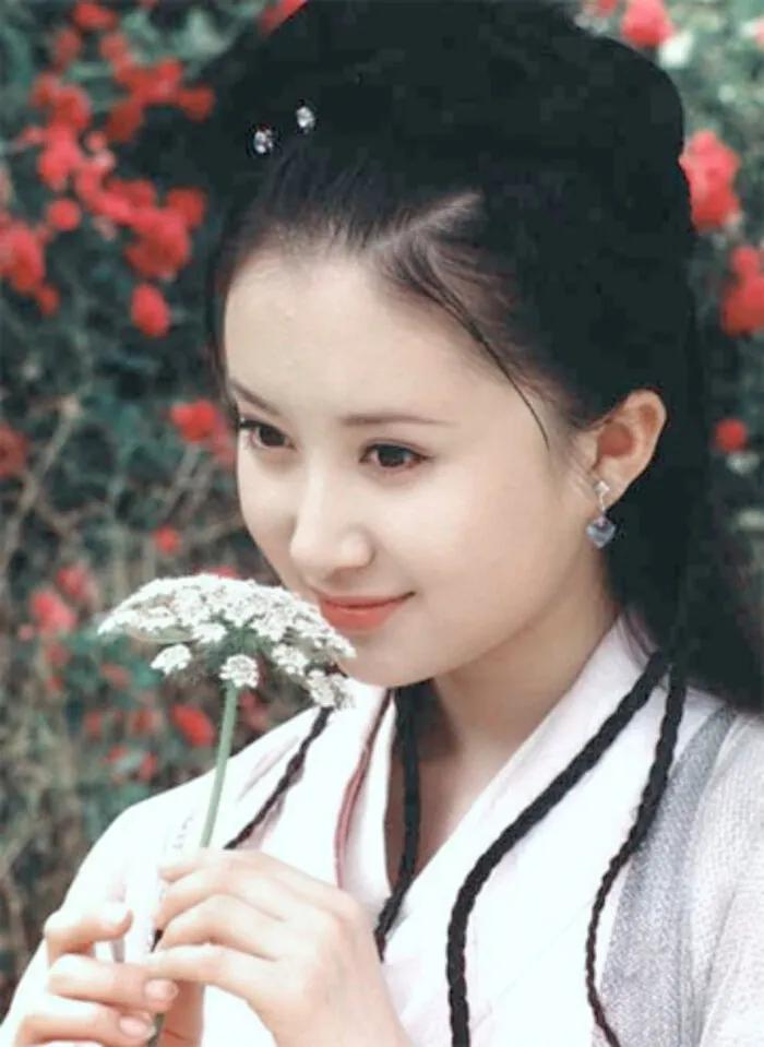 舒畅古装美图，温婉俏丽，惹人怜爱！