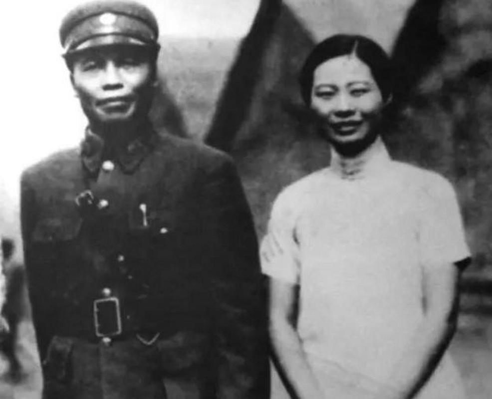 1966年，75岁的李宗仁迎娶26岁的胡友松，新婚之夜，李宗仁满怀欣喜地推开婚房