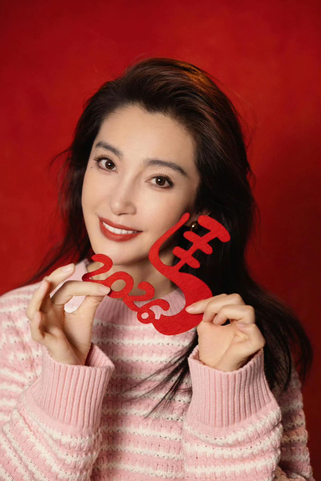 怎样穿搭知性又显身材?成熟美人穿搭写真