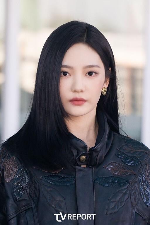 同一天出发米兰的各家艺人出国新闻图！宁艺卓 柳智敏 李圣经 金泰梨 朴宰范 梁精