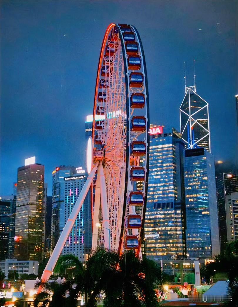 狗咬我第一口，我没还手，
反倒递了馒头安抚。

它转头再下狠嘴，
我还是心软，拿
