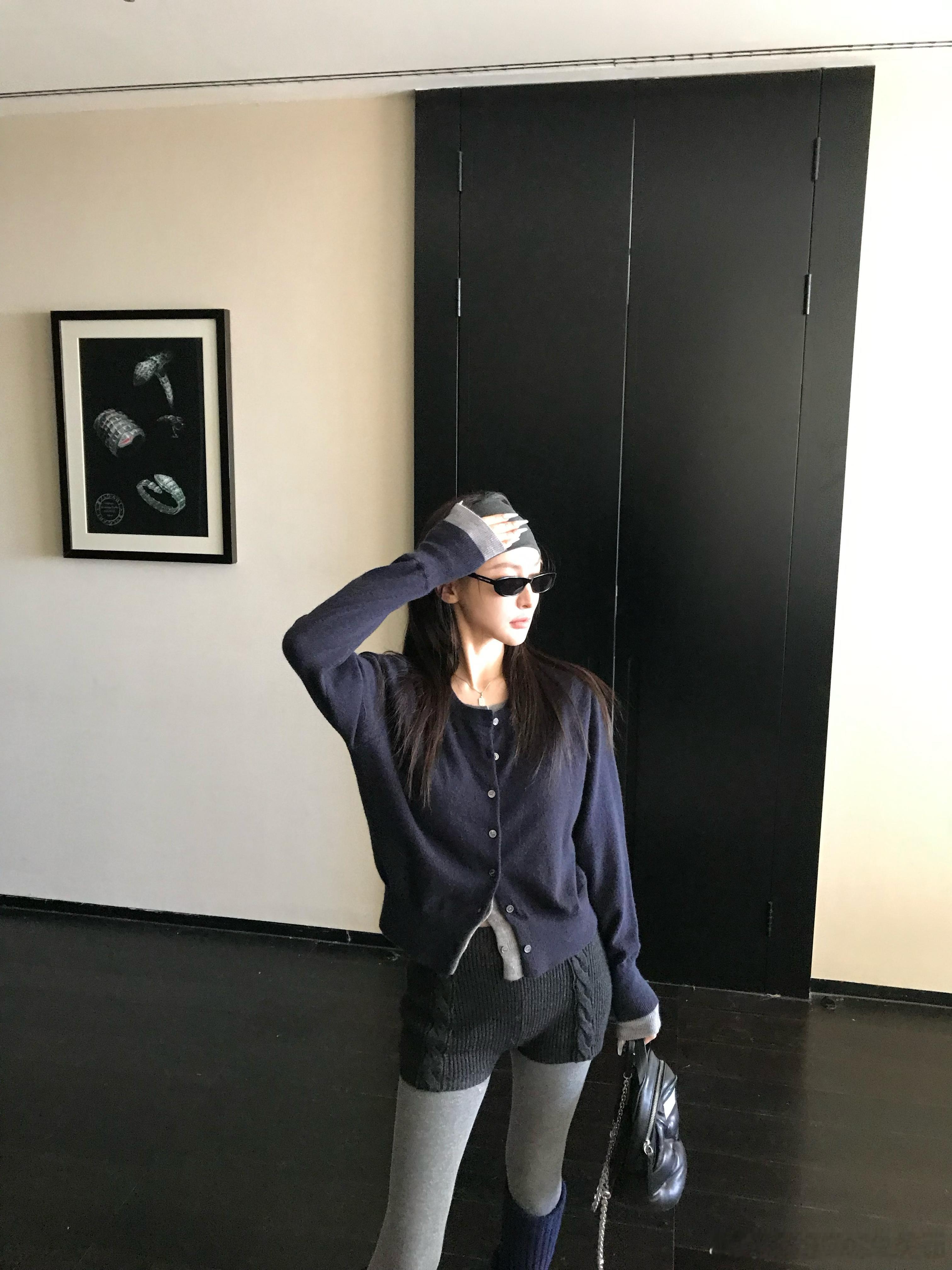 短裤真的是大本命！多多益善！虽然是针织材质却一点也不会臃肿 超好搭配能hold住