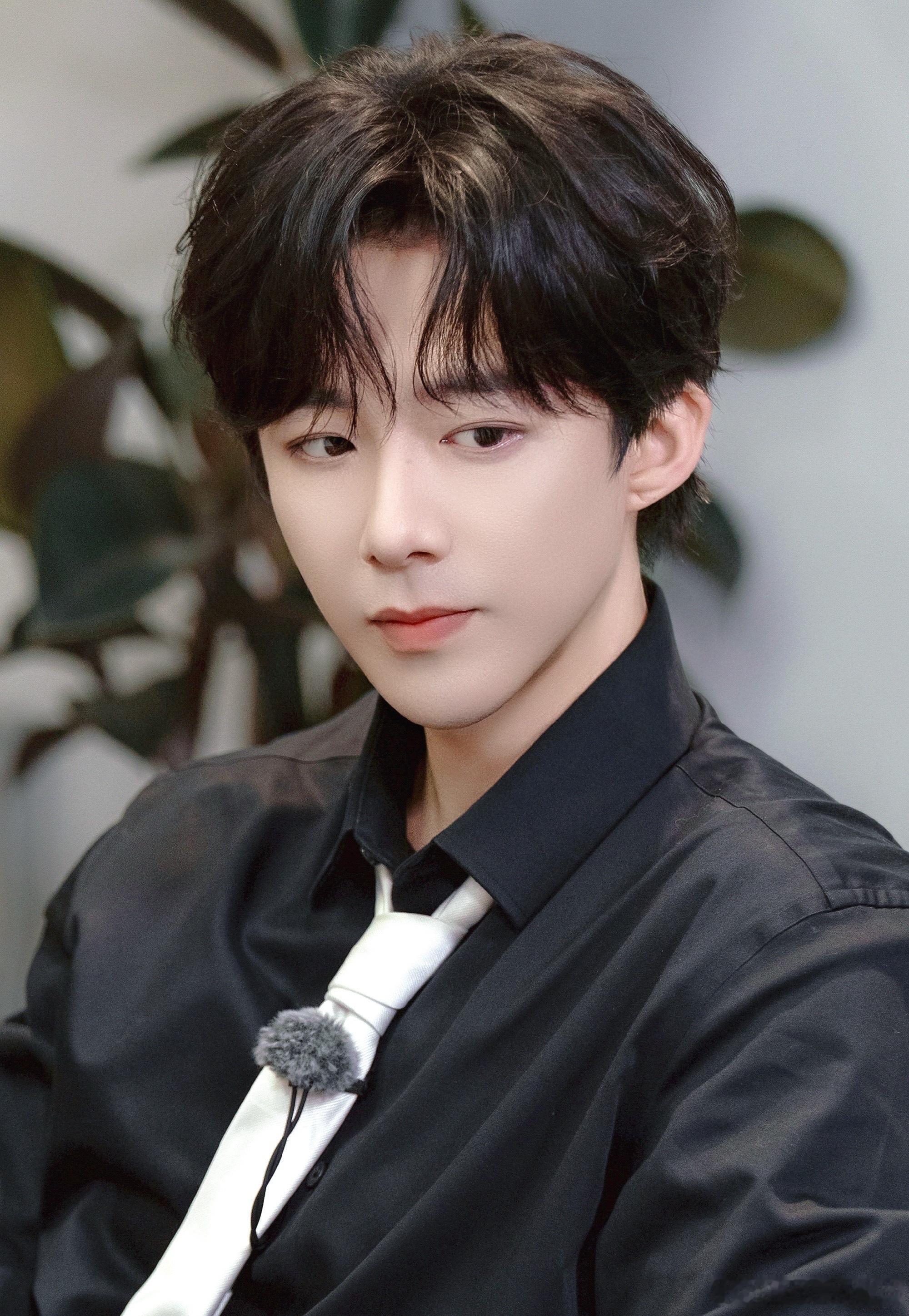 摩登兄弟反黑大队  本人主超🌸17级大咖，极好，唯粉，呼较好及以上唯，你先我后