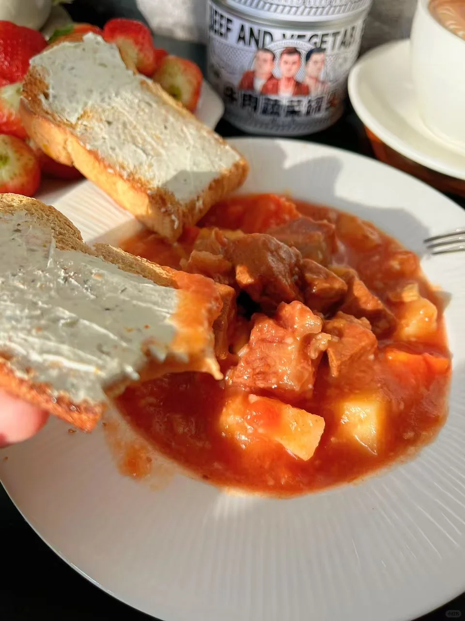 减脂餐～全麦面包+牛肉蔬菜 懒人必备减脂菜～方便健康！ 一大罐头打开倒...