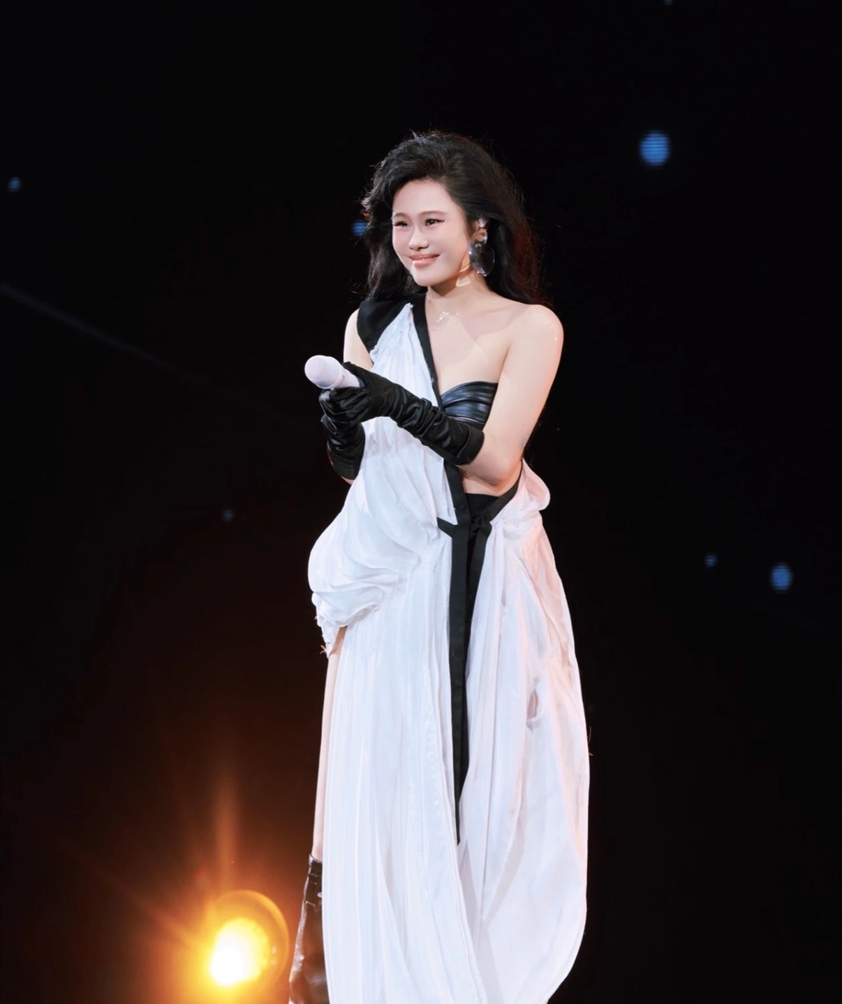 袁娅维月亮撒野特别返场 谁能不爱袁娅维啊！术后恢复期间，为了回应粉丝的期待官宣杭