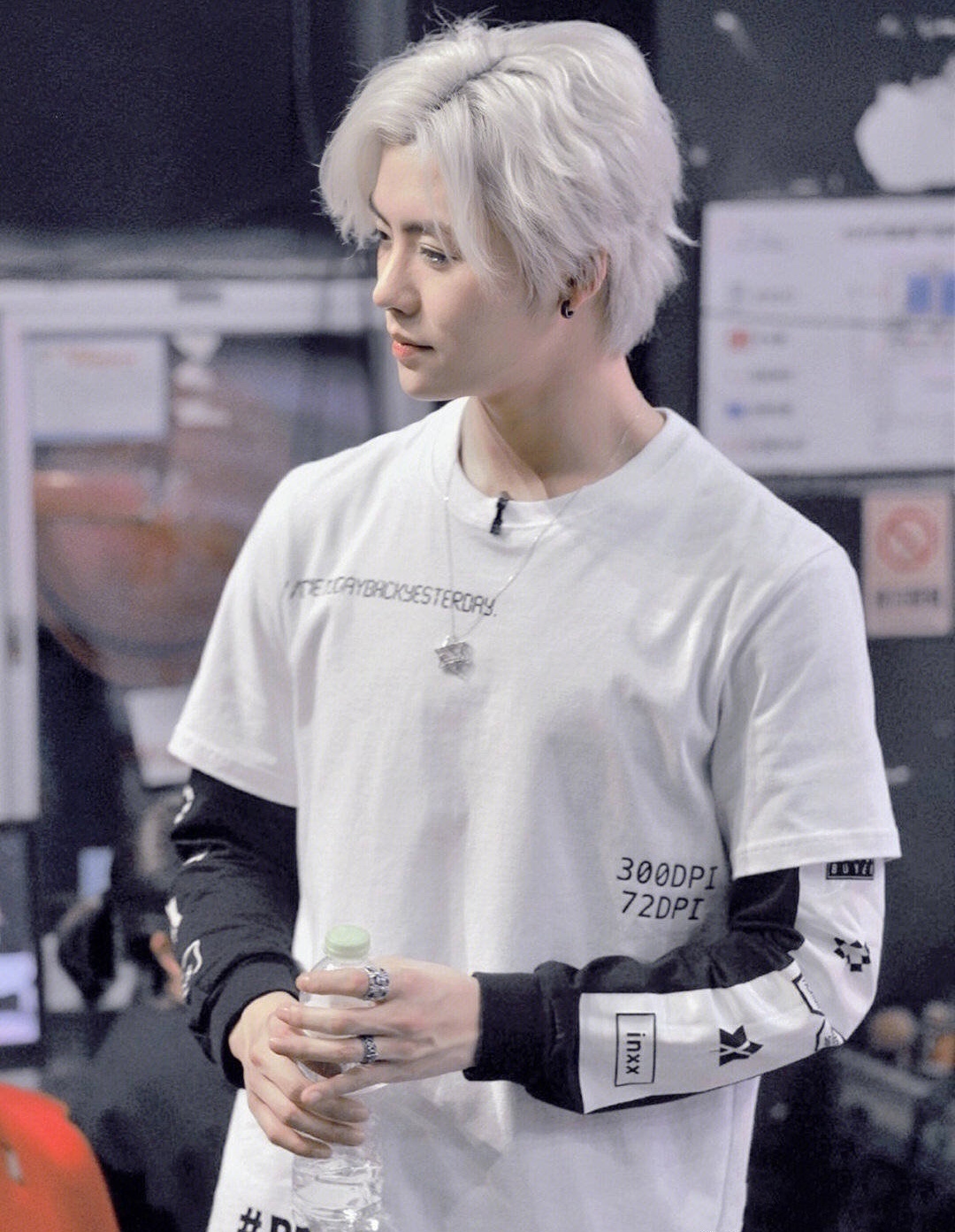 就这样一天一个造型 今天的造型有种DS的感觉 