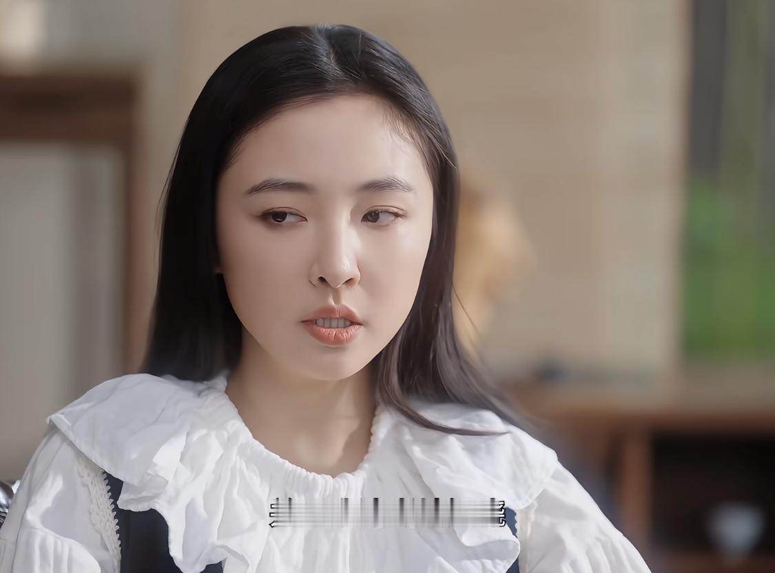 很多人说吴倩死鸭子嘴硬，因为吴倩说不后悔，还说自己不是恋爱脑。

她不能说后悔，