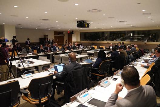 联合国这回算是热闹了，一夜之间冒出来个“新山头”。

在中国推动下，43 个以亚