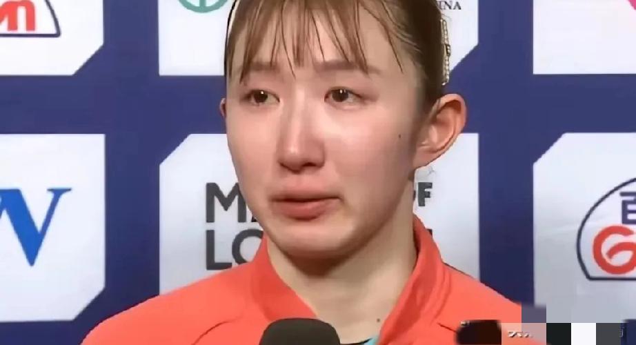 中国女队拿下冠军，日本女队斩获亚军。赛后早田希娜红着眼眶落泪，接受采访时难掩失落