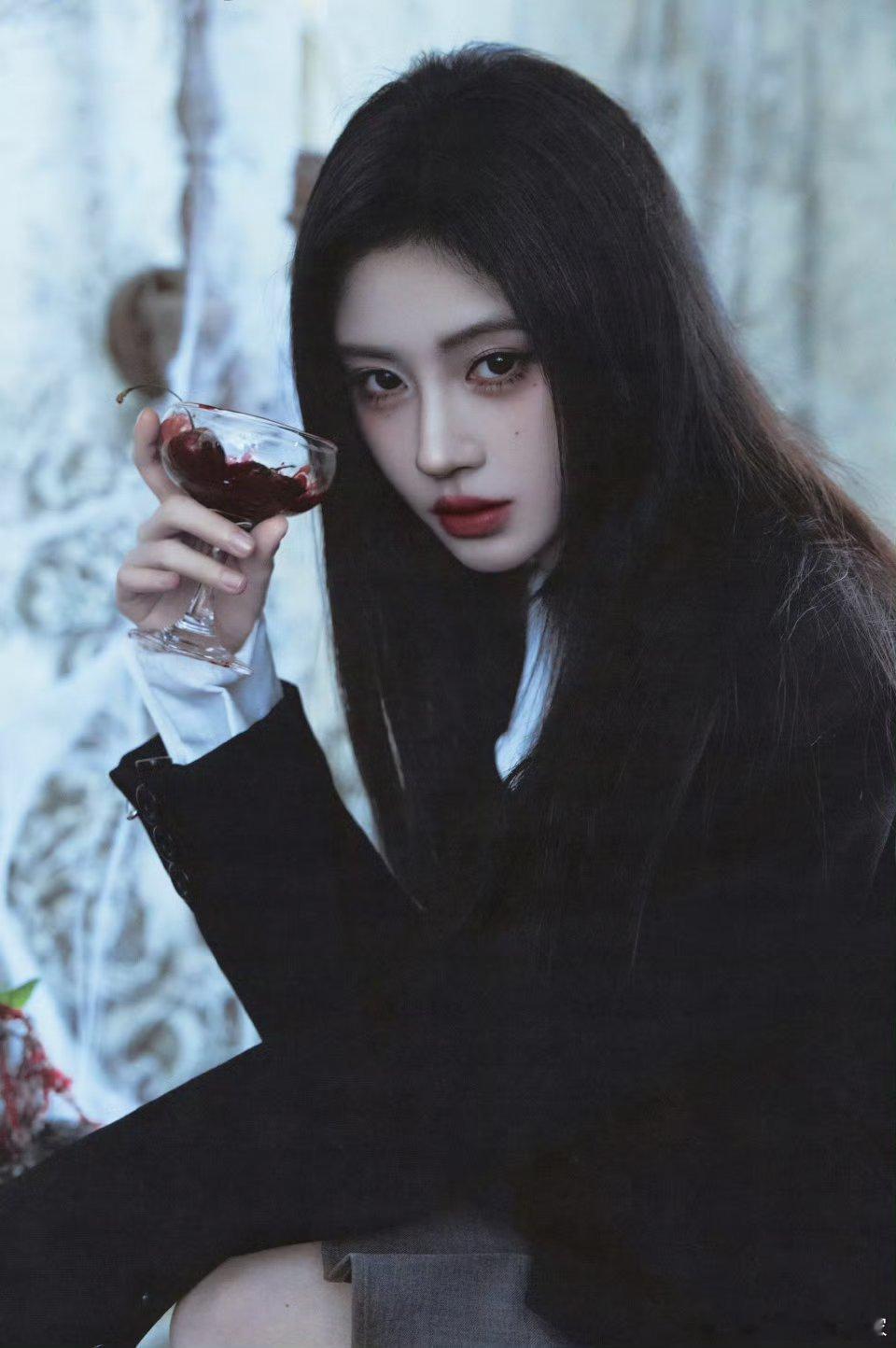 今年刷到过最有视觉冲击力的一组图上帝给鞠婧祎关了哪扇窗….🌙 