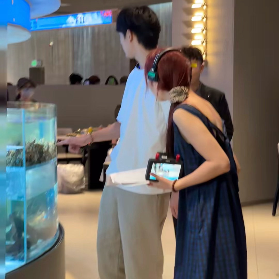 网友火锅店偶遇王天辰偶遇王天辰在火锅店拍摄l网友火锅店偶遇王天辰，原来是在此处取