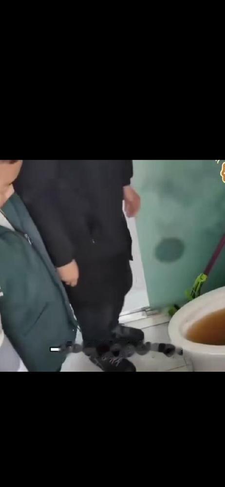 不是天灾，而是人祸。

我身边真见过不少家长，孩子闹着要喝饮料奶茶就可着劲买，还