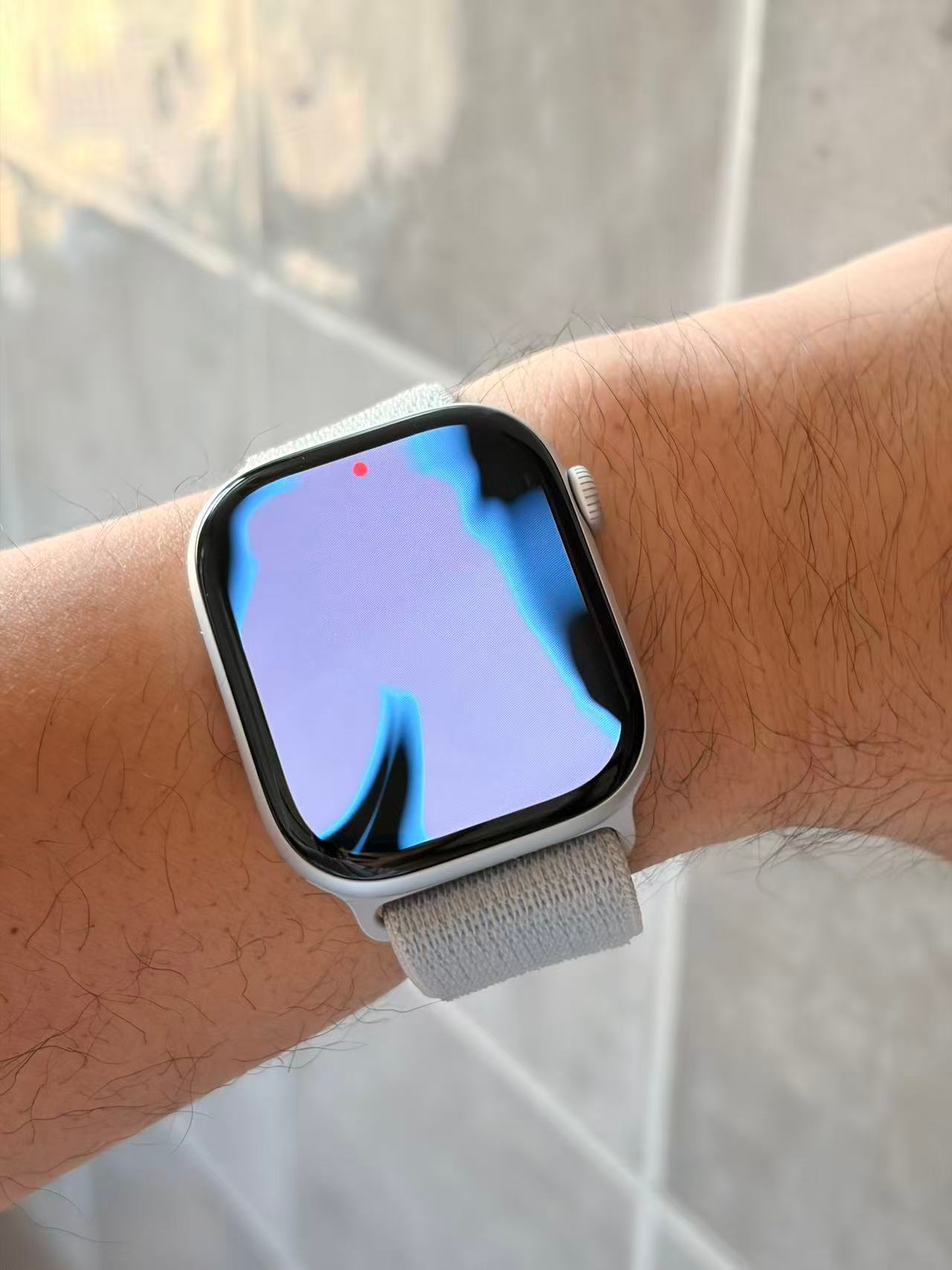 早，显示不了时间的 Apple Watch，BugOS 26👏苹果要完