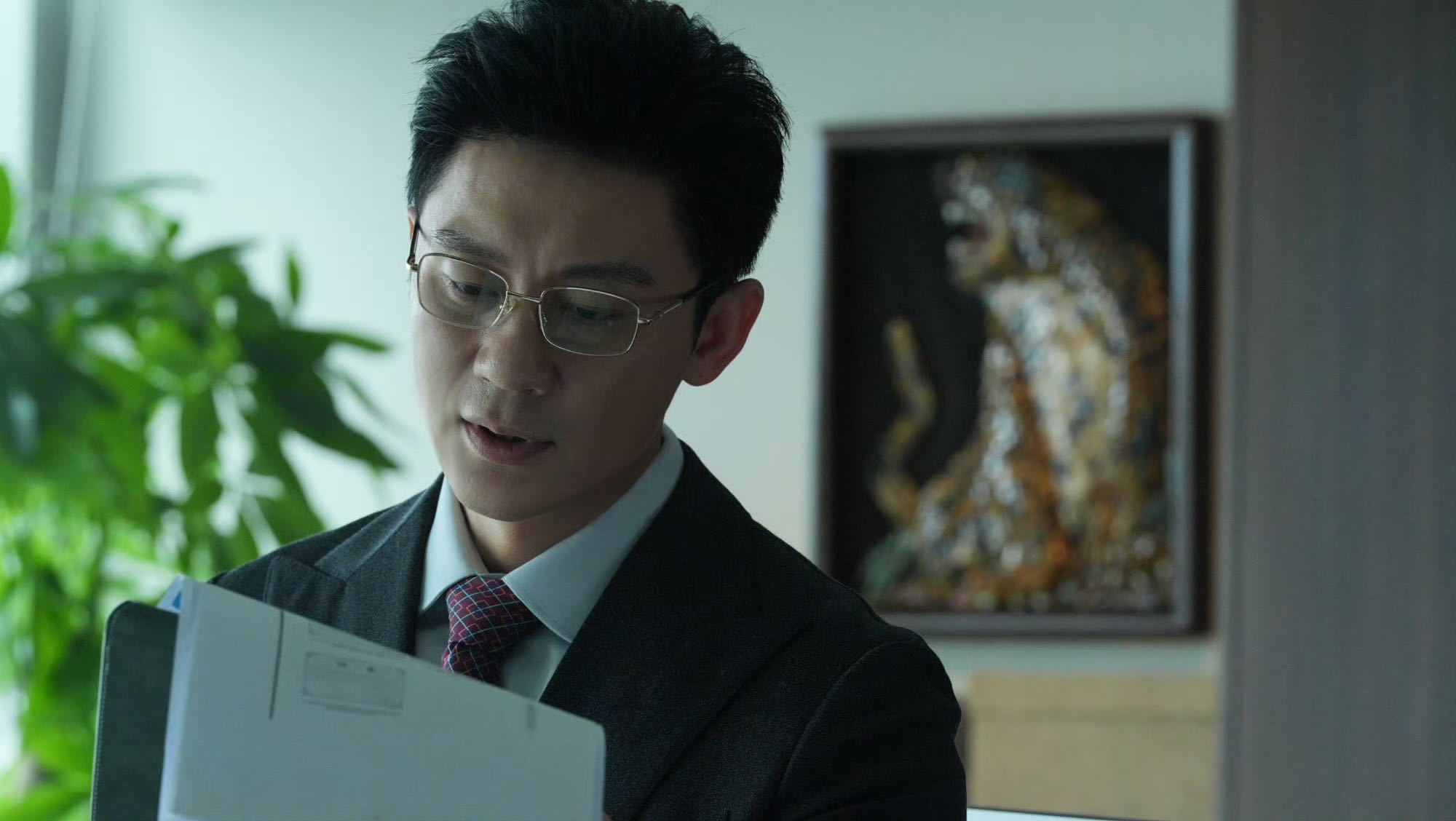 李晨还有多少惊喜是我们不知道的从熟悉的演播厅走到广阔的乡野，身份不断切换，李晨愿