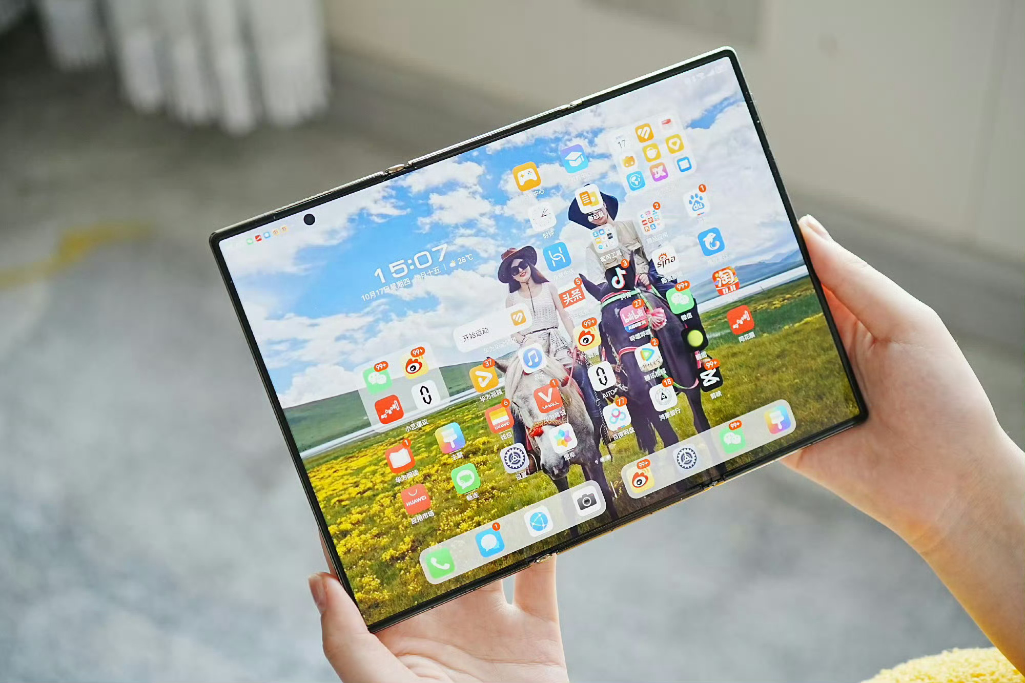 三折叠会在26年爆发吗我觉得目前比较难吧，毕竟价格摆在那里，短期内受众群体肯定不