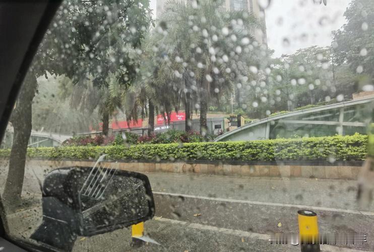 有多少人和我一样，喜欢这样下雨的时候？
