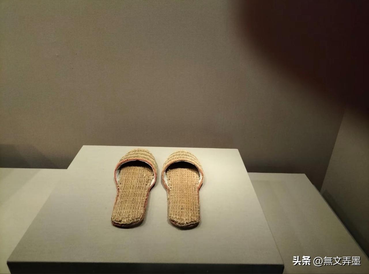 看了老人家留下的这些珍贵遗物你们有什么感想？
听听马克思怎么说的：“历史承认那些