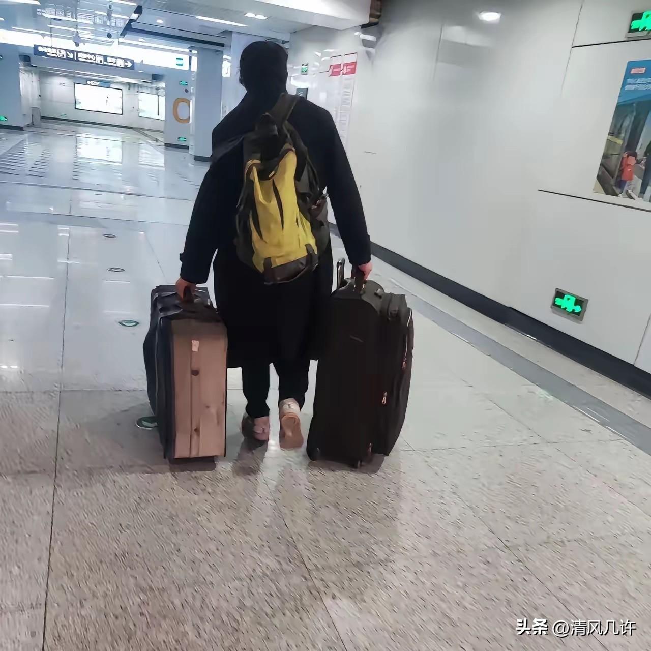 四川上门女婿张强，就因为偷偷给亲妈转了1000块钱，被老婆和丈母娘天天打骂。他在