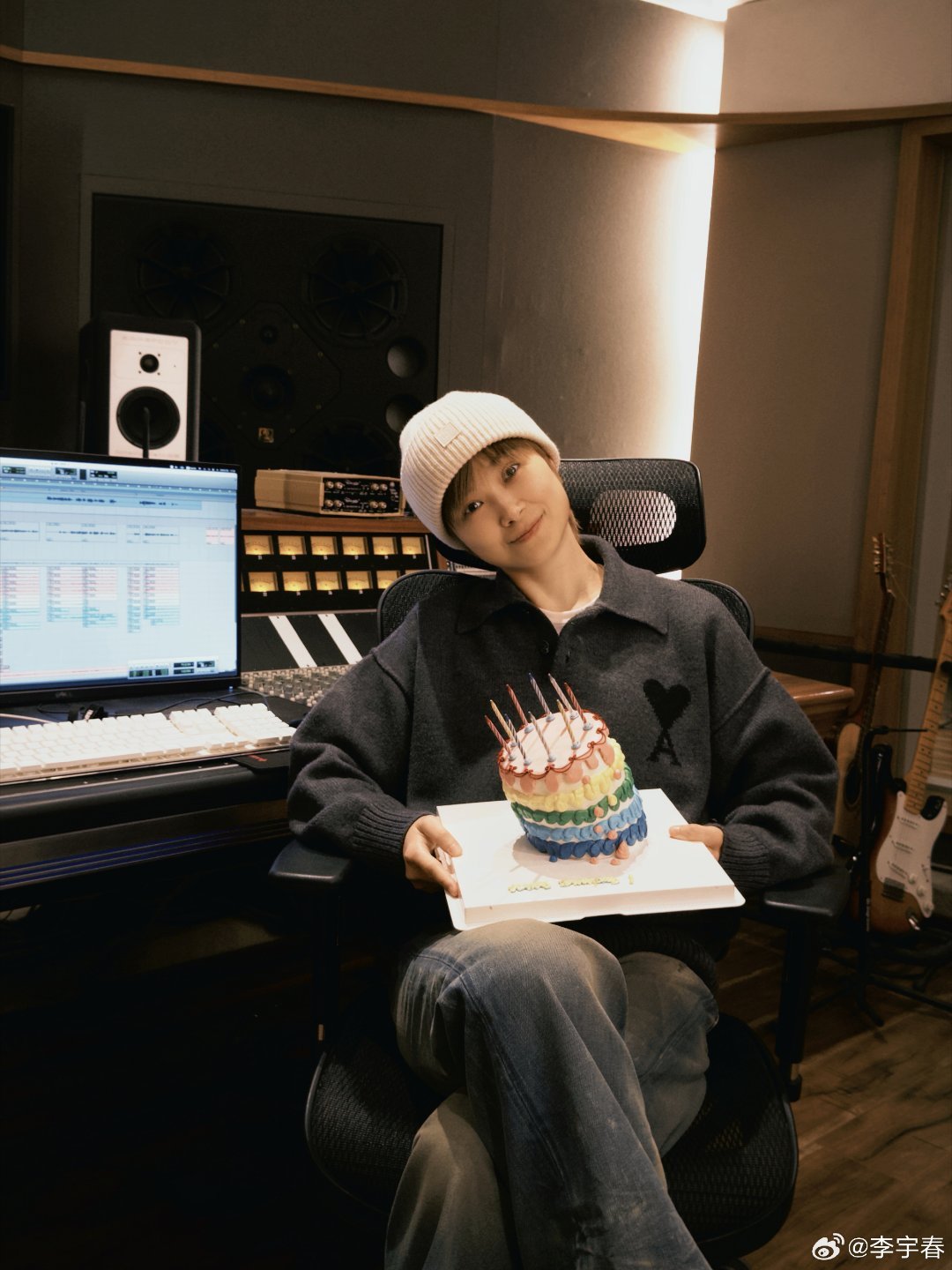 李宇春歪脖生日蛋糕生日快乐！ 