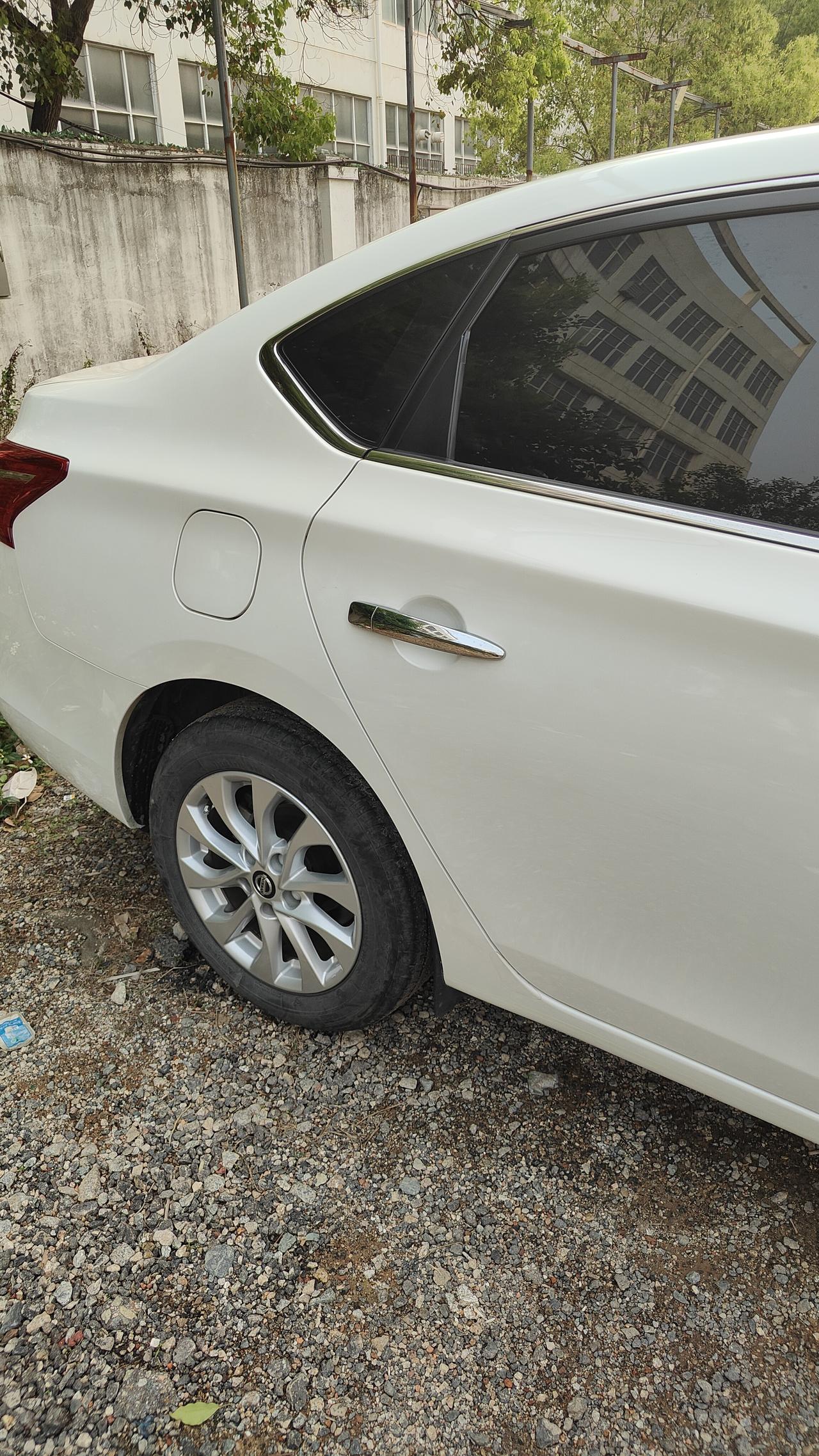 轩逸经典原厂轮胎玛吉斯
太薄质量太差了不耐磨
我下次换轮胎就换个四五百的
我要轮