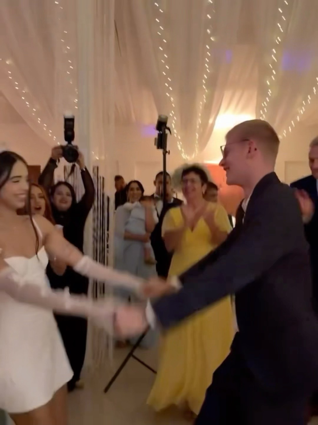 和新娘子跳得多