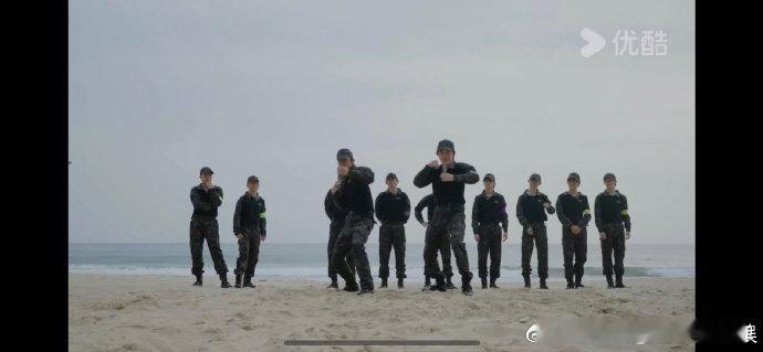 #宋亚轩刘耀文打军体拳好齐# 看他们打军体拳，感觉自己都充满了力量！ ​​​