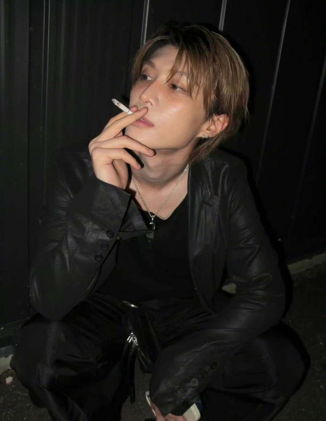 范丞丞ins晒抽烟照，omg这个范丞丞是好男孩吗[笑cry] ​​​