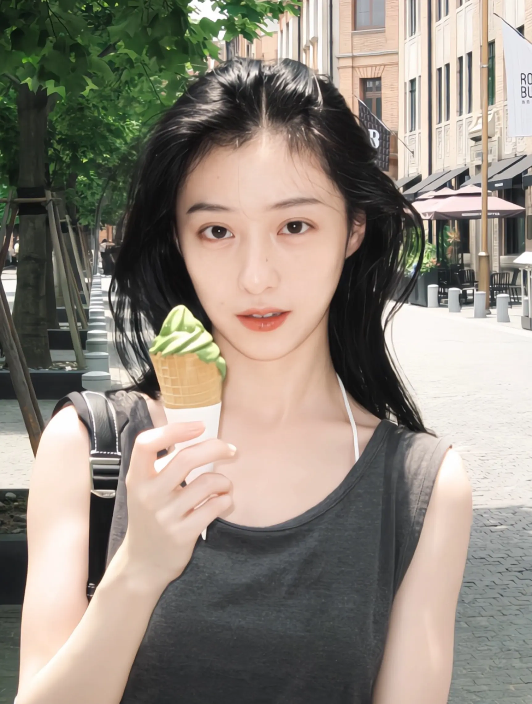 七月的风懒懒的。