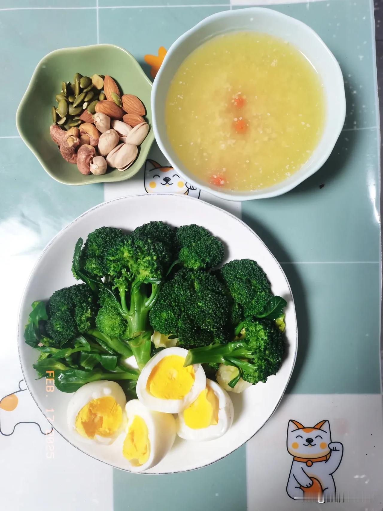 春风送暖之中年女性减脂早餐日记
主食：小麦胚芽
蛋白质：鸡蛋
蔬菜坚果：西兰花、