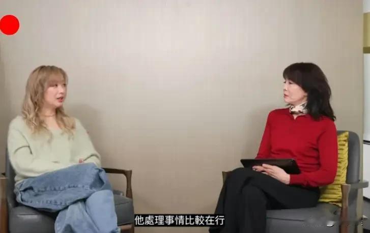 郑秀文受访，只提许志安温暖的一面，不提他7年前出轨之事。

近日，郑秀文上郑裕玲