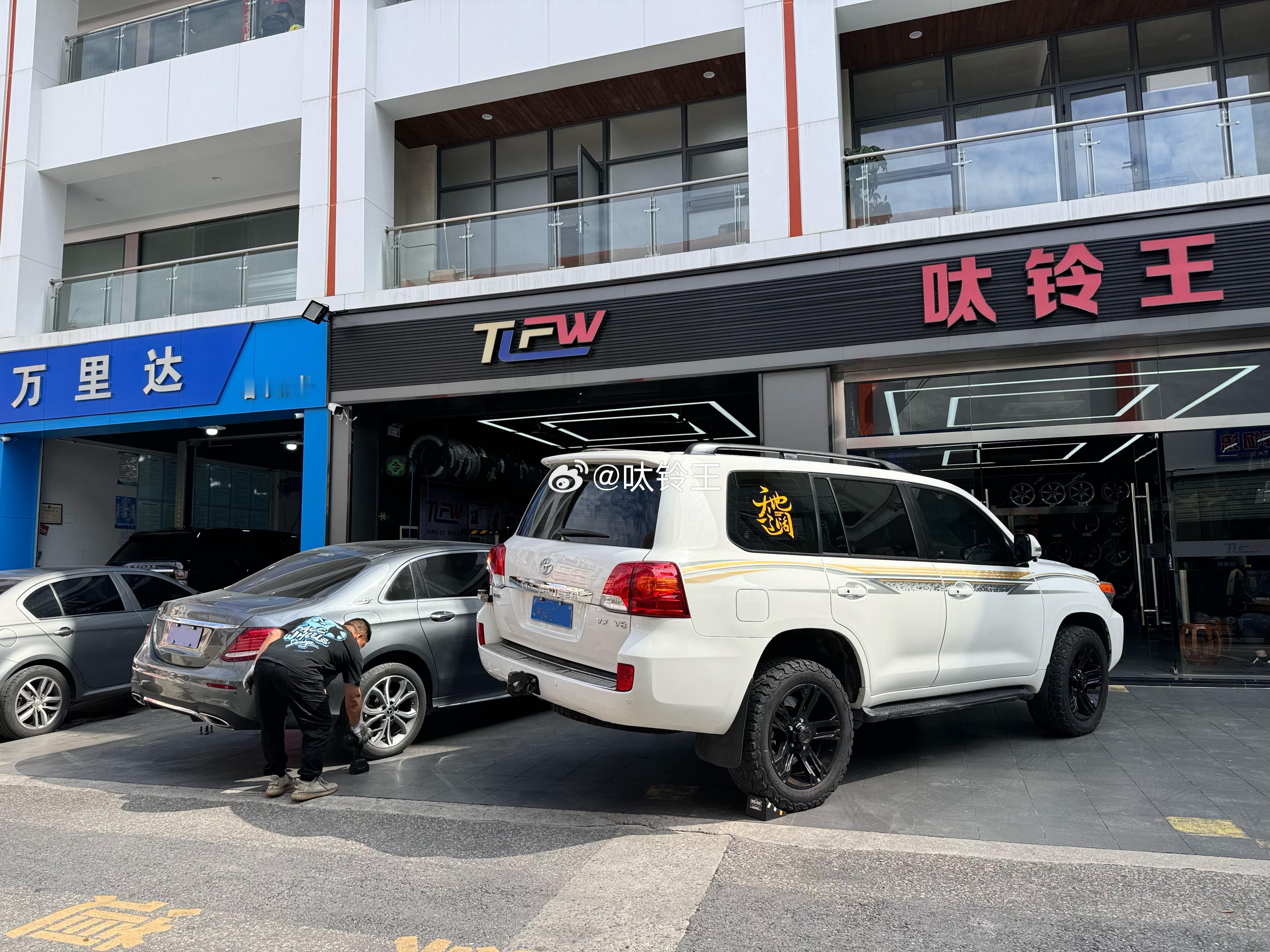 奔驰E， 陆巡 继续安排新鞋 