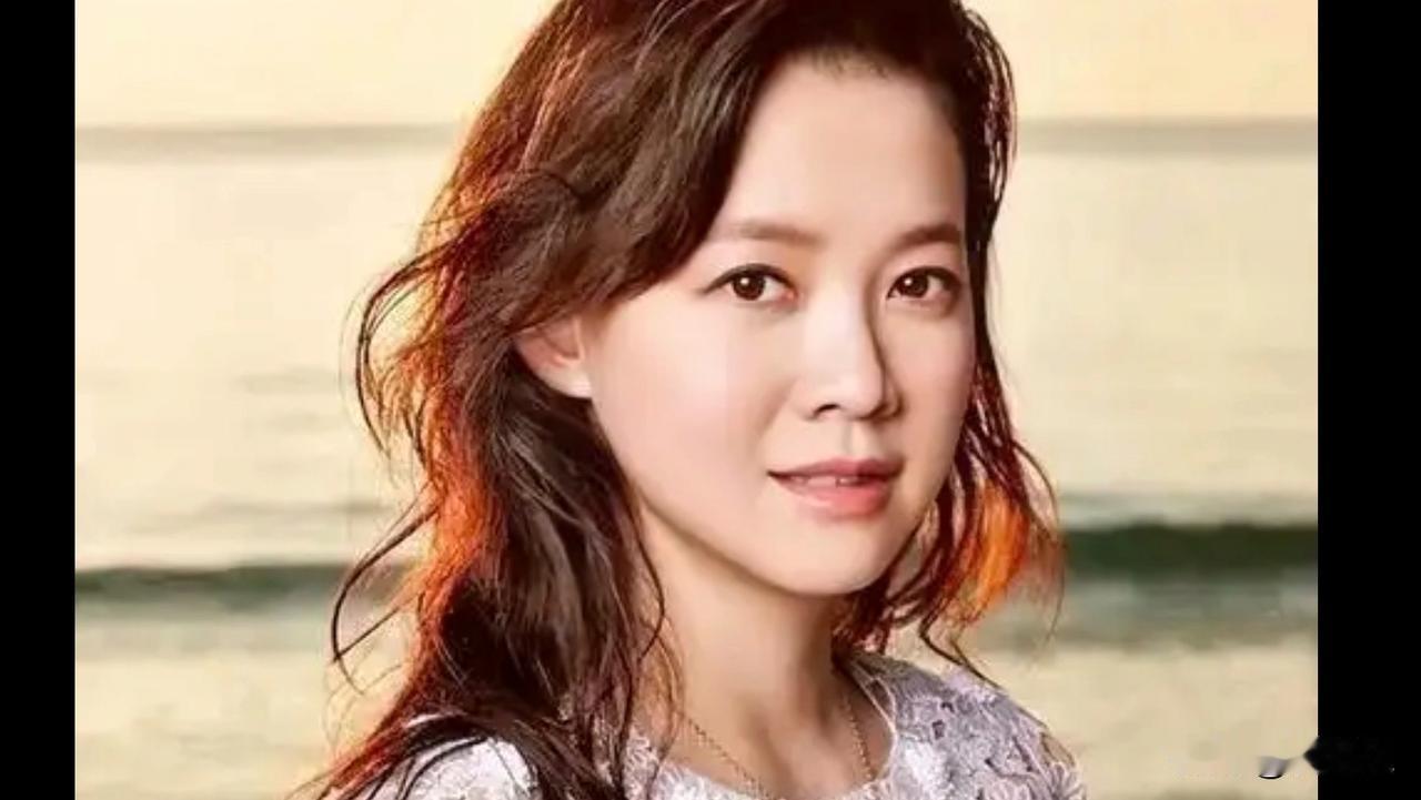 刘欢妻子卢璐——美貌在丈夫的映衬下更加光彩照人
 
翻看刘欢与卢璐年轻时的青涩旧