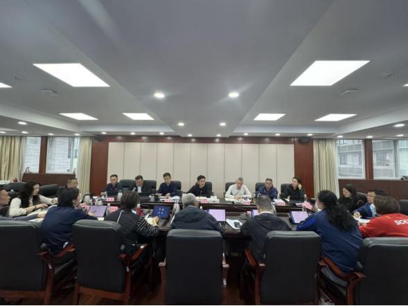 四川省体育局召开本月第二次排球振兴专题会，上一次是听取了朱玲、周建安等前辈专业的