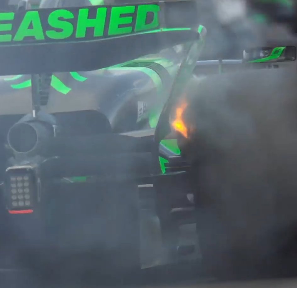 周冠宇回场圈赛车进入防死火博塔斯回场圈赛车刹车碟冒火🔥#F1##赛车##202