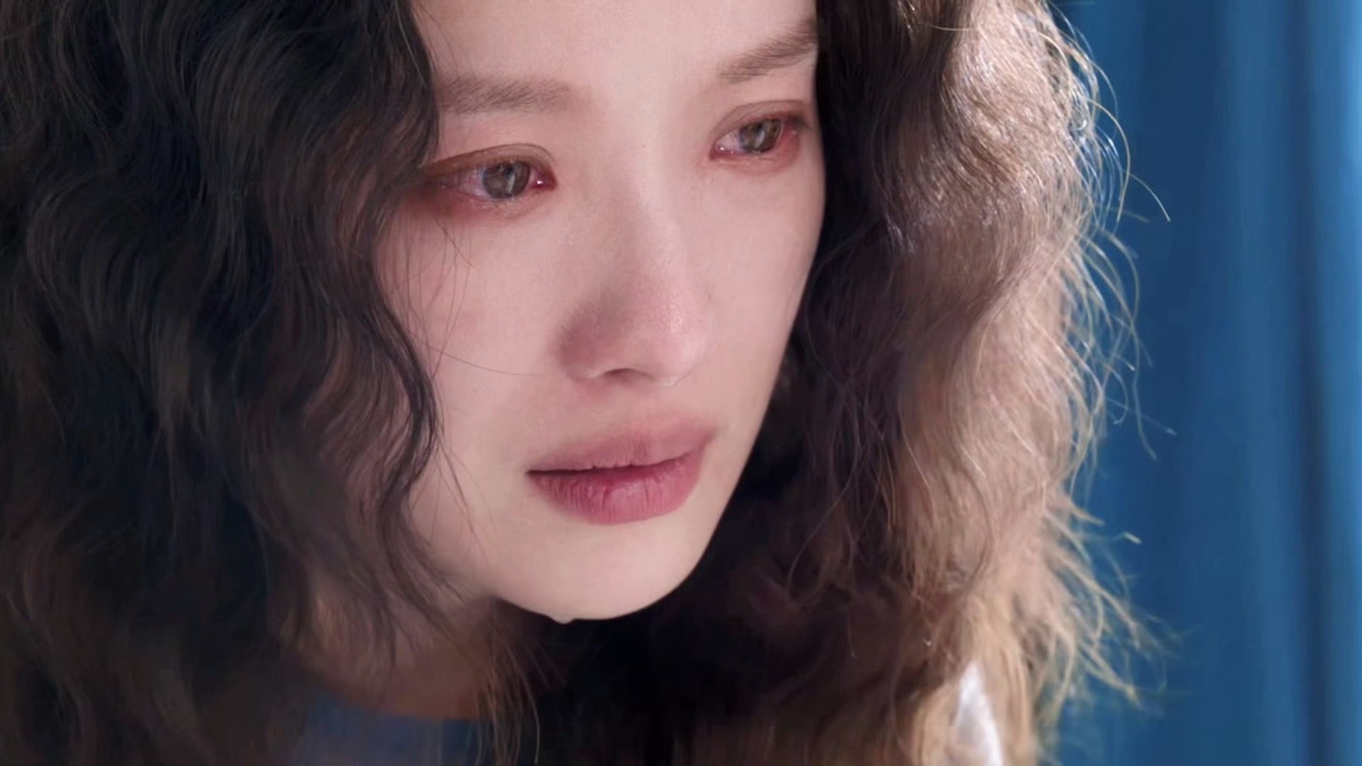 倪妮倪妮隐身的名字演技口碑 每次看她安静站着、眼神一沉，就特别心疼我们妮妮真的很