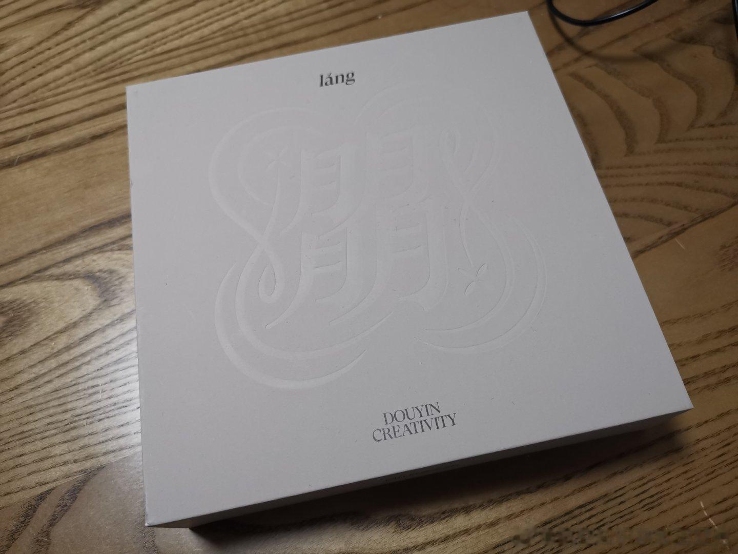 抖音中秋文创，那个月饼托盘有意思——明月千里寄相思。 ​​​