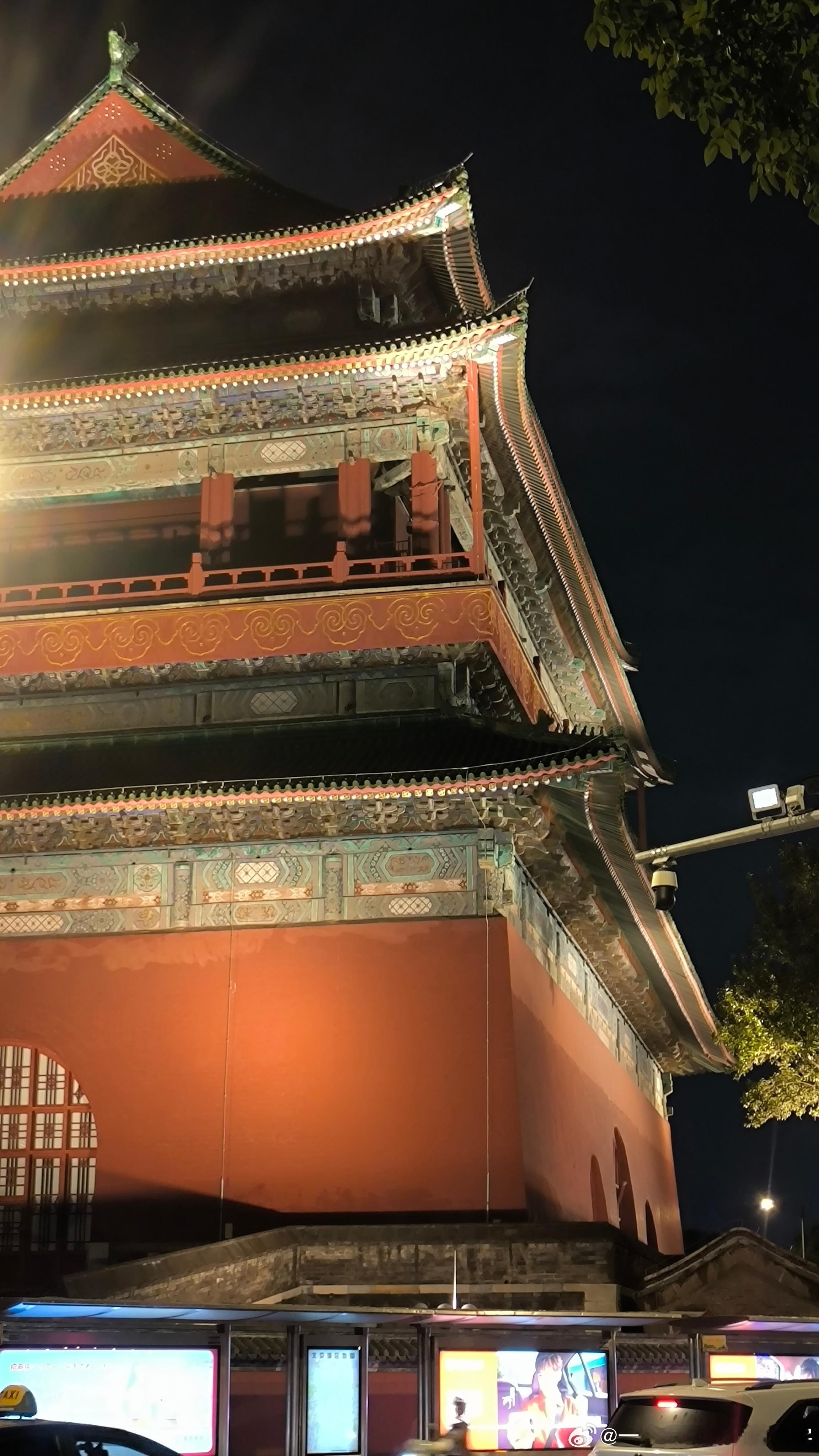 鼓楼，钟楼，文津街，圈里是故宫西北角楼，今晚没亮灯。我走了8公里。 