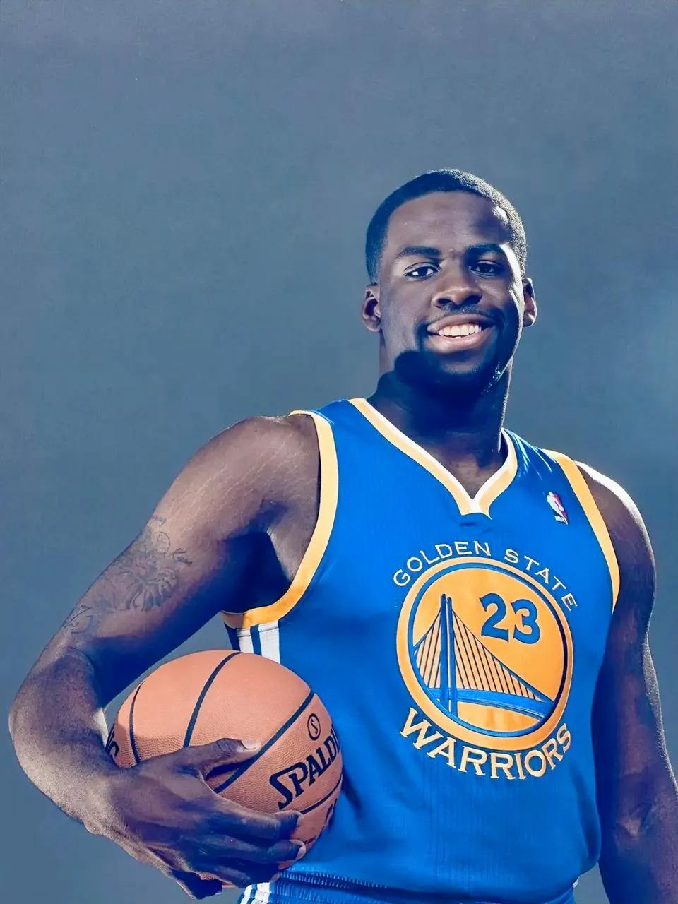 满打满算，NBA现役球员中，能够称为“全能球员”的仅有以下这五位：

1、勇士队
