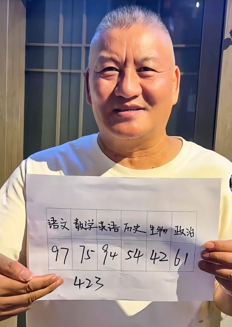 59岁第30次高考，423分，执念到底是圆梦还是内耗？

梁实这辈子跟高考死磕了