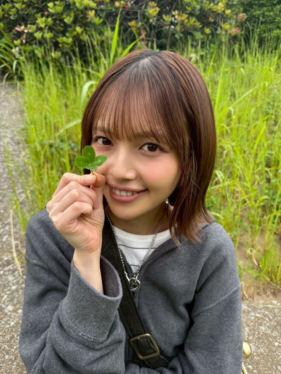 森日菜美＼❤️🔥オフショット❤️🔥／四葉のクローバーと☘️高坂楓役 森日菜美