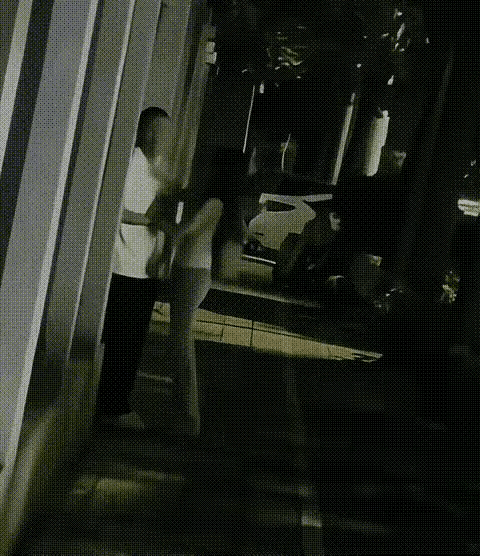 哎！真是傻女人，男人不是打不过你，他是不舍得打，可有些女人打男人比打孩子都狠，就