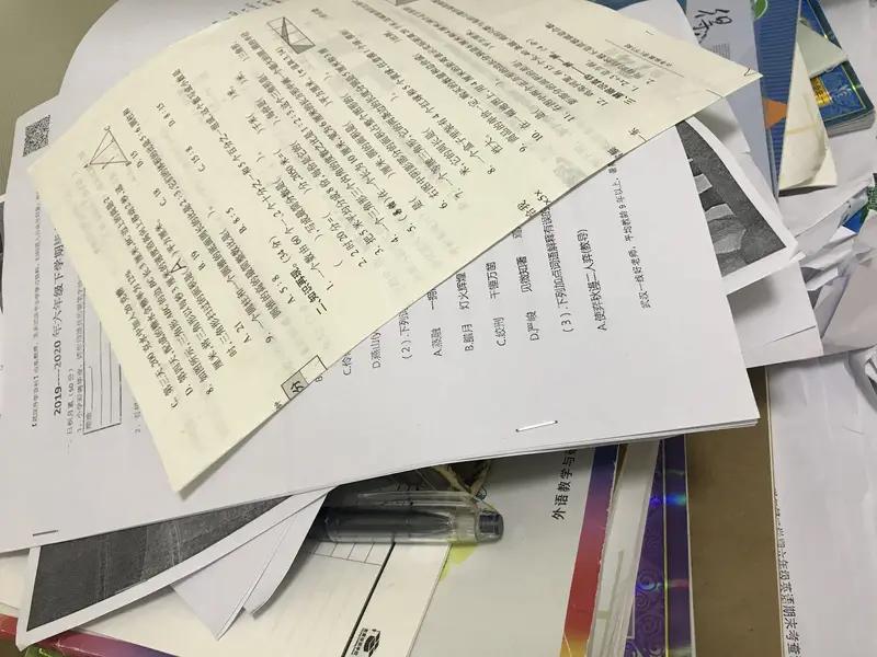 1月14日，有消息称南京某高校期末考试泄题，学生被召回重考。有人提到该院校是南京