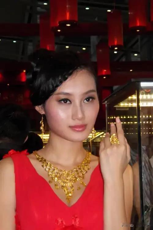 温姓女孩名：温软玉、温暖名字赏析
 
我姓温、女孩子起什么名字好听
温姓本身自带
