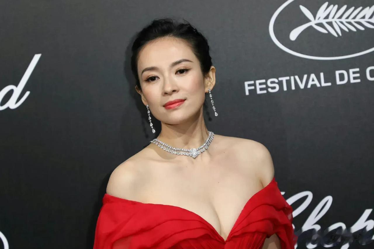白纸黑字，离了！
汪峰终于上热搜第一了！[捂脸]
两个人的文案一模一样，只是落款
