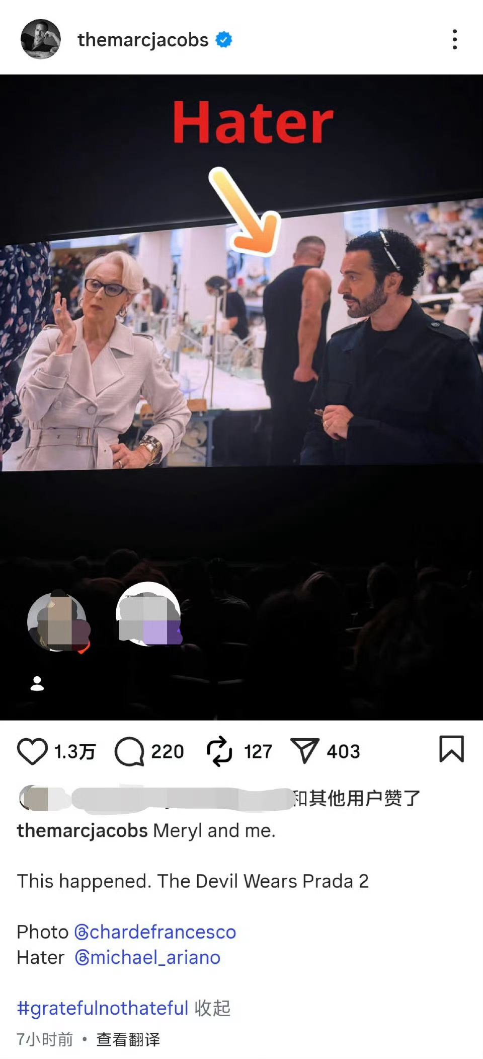 MARC JACOBS品牌创始人参与了穿普拉达的女王2 电影拍摄，跟梅丽尔同框。