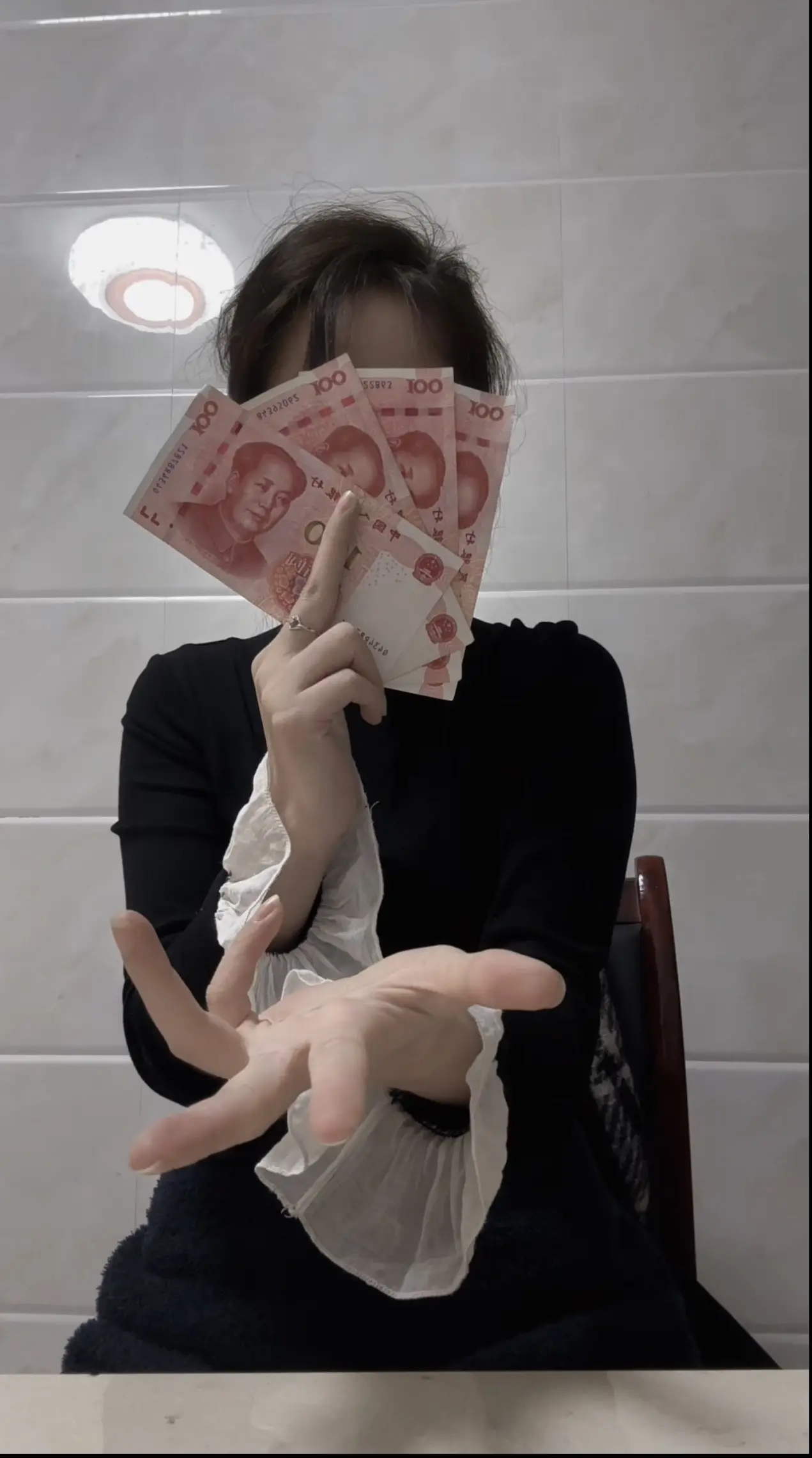 愿财神知我意，大风吹来人民币.