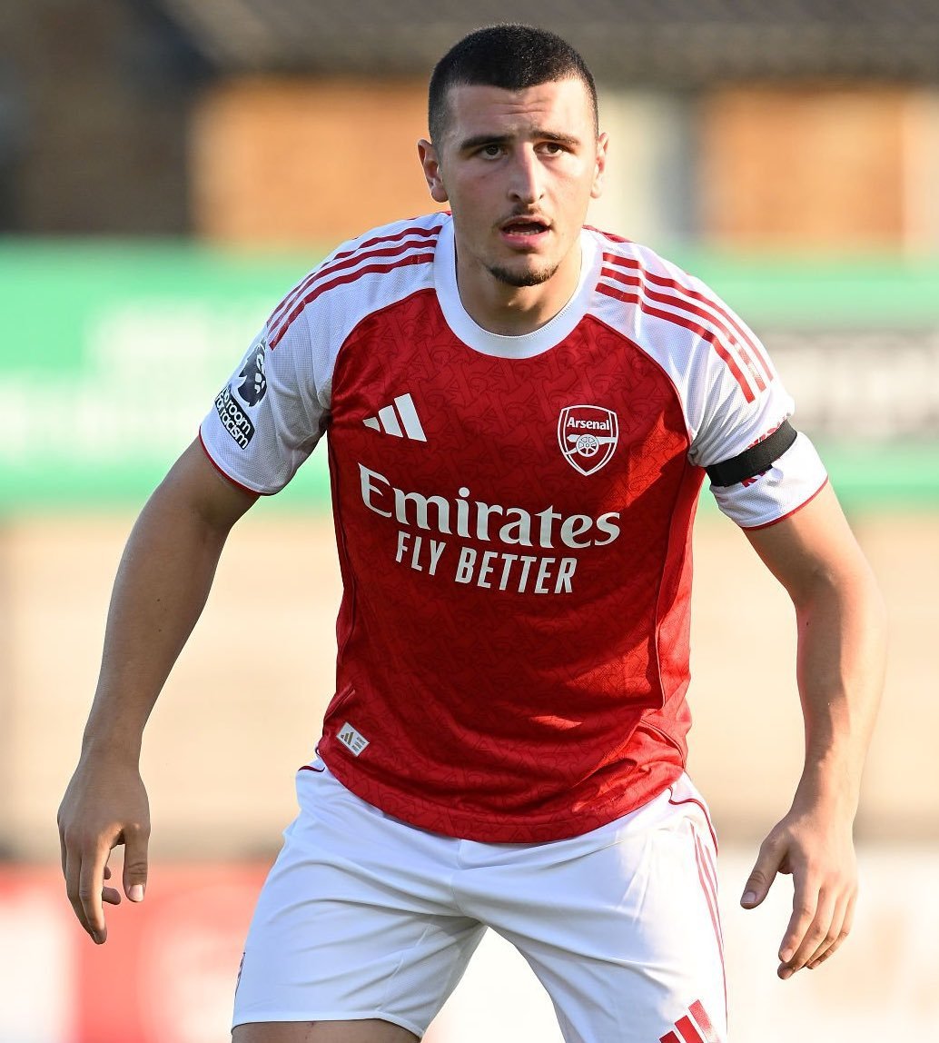 记者Ryan Taylor消息，阿森纳已与英乙球队格里姆斯比就马尔蒂尼·卡库里（