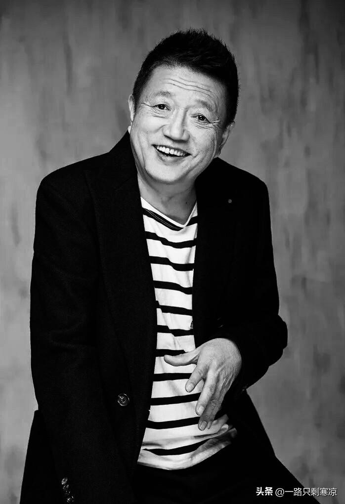 秦焰是国内影视圈公认的黄金配角、实力派老戏骨。并非科班出身的他，从工厂工人走上话