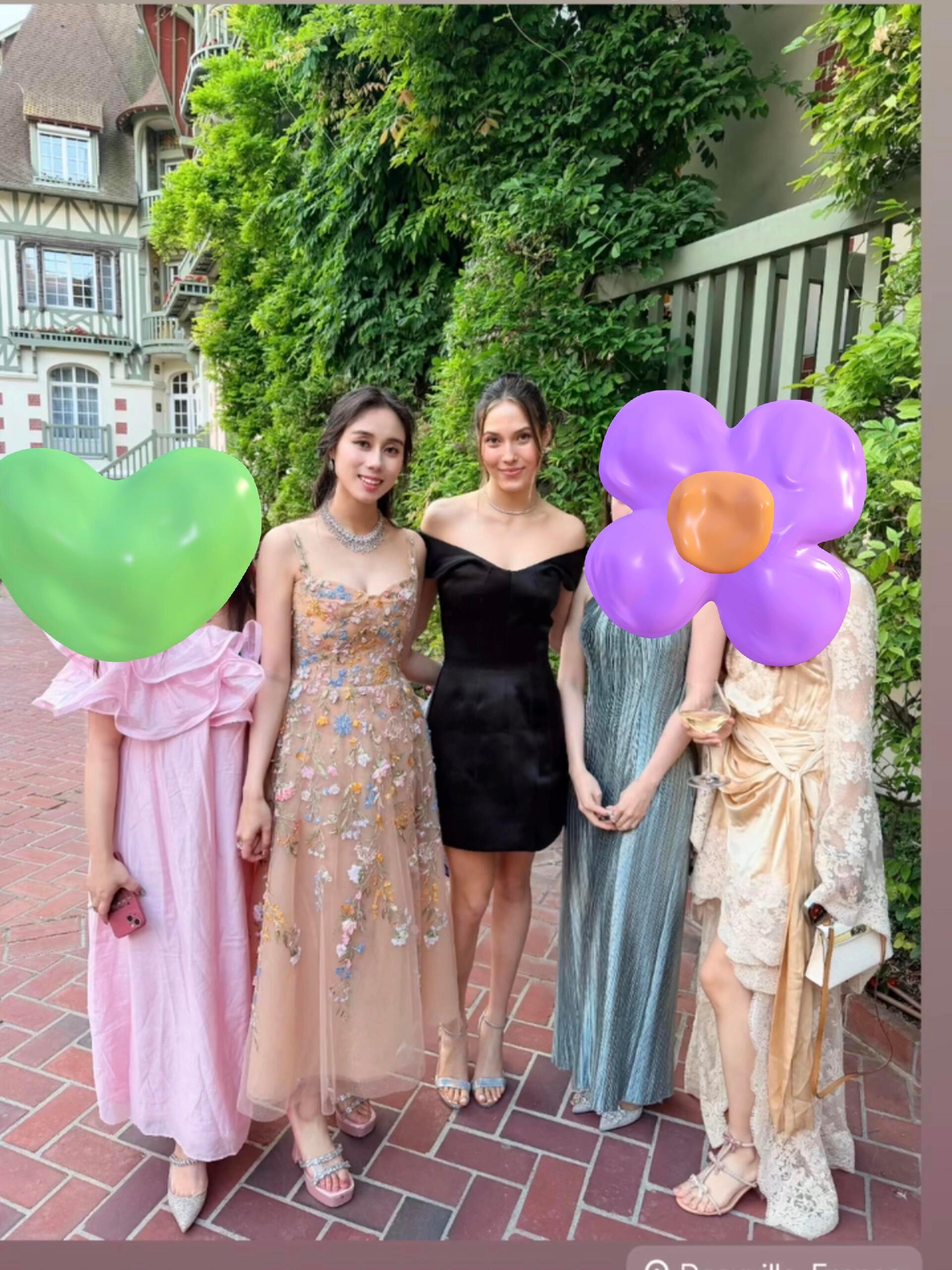 何超欣和朋友们参加哥哥何猷君婚礼欢迎晚宴 
