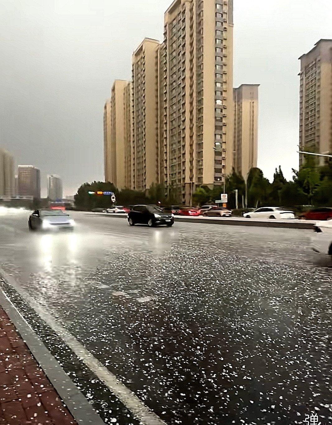 中国大陆山东省济南市下冰雹了，准备修车了，只下济南东边了吗